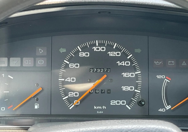 Mazda 626 cena 8900 przebieg: 273272, rok produkcji 1989 z Włocławek małe 704
